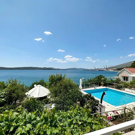 Mihaela Apartment *