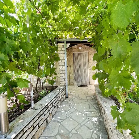 Mihaela Apartment *