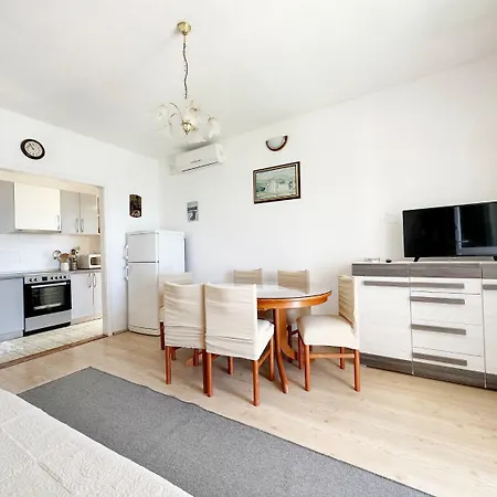 Mihaela Apartment